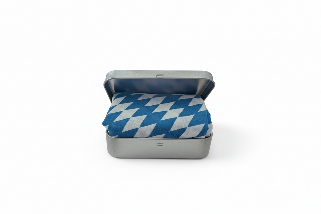 Bayern Tuch Geschenkbox –  4 x Metallbox mit Rautentuch inkl. Brillenputztuch & Erfrischungstuch - Party, Oktoberfest....